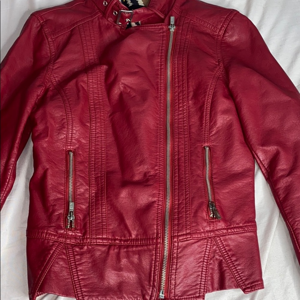 Red leather jacket - Picture 2 of 10